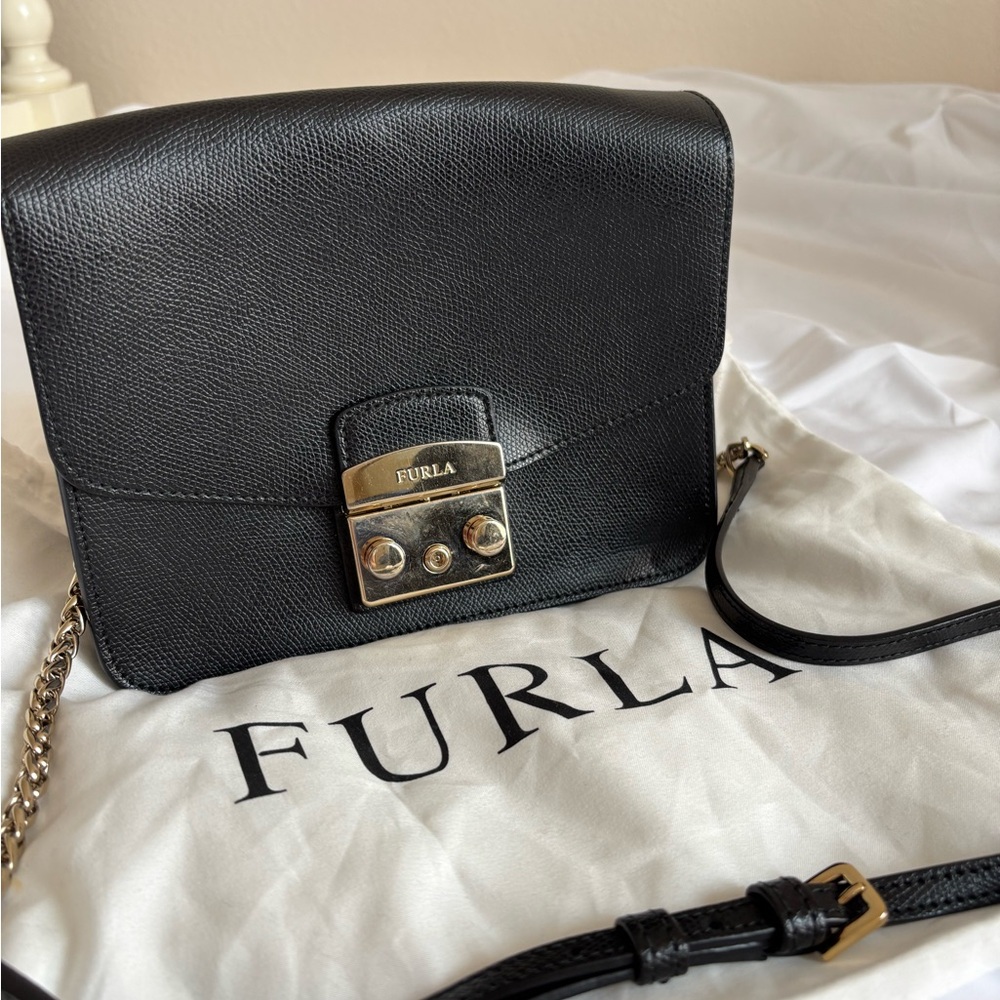 Furla Elegant Black Crossbody Bag